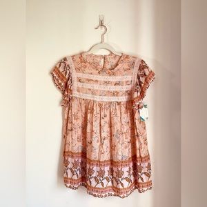 Flutter sleeve peach & tan blouse